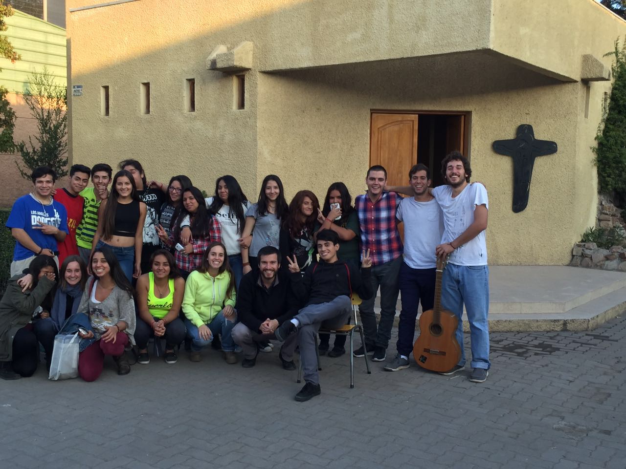 Niños y jóvenes participando en actividades de Fundación Arde